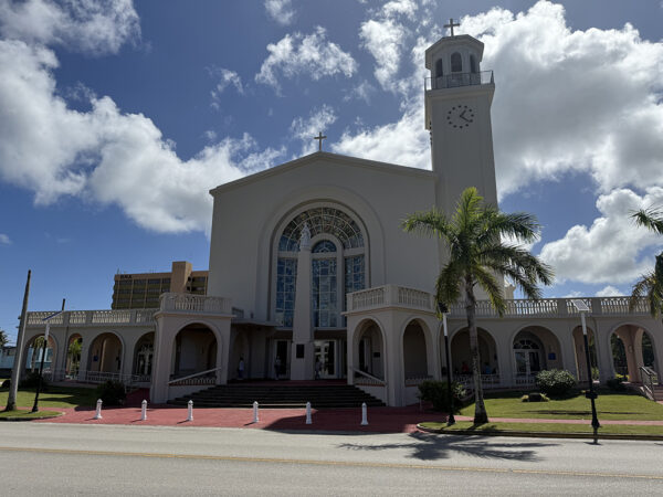 關島旅遊攻略｜充滿西班牙殖民風格的「 聖母瑪利亞大教堂」