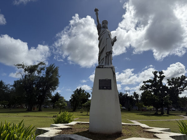 關島旅遊攻略｜在「帕塞奧·德·蘇薩納公園」朝聖迷你版的自由女神